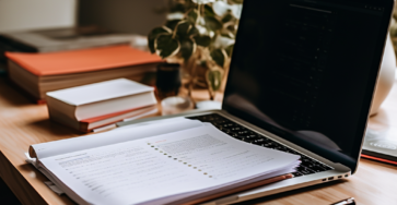 5_a_minimalistic_image_of_a_laptop_on_17882794-95f9-4fe4-8acc-f4f99d1c294e